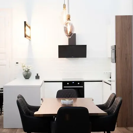 Luxury By Hi5 - Kalman Imre Budapesta