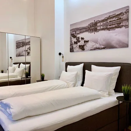 Luxury By Hi5 - Kalman Imre Budapesta